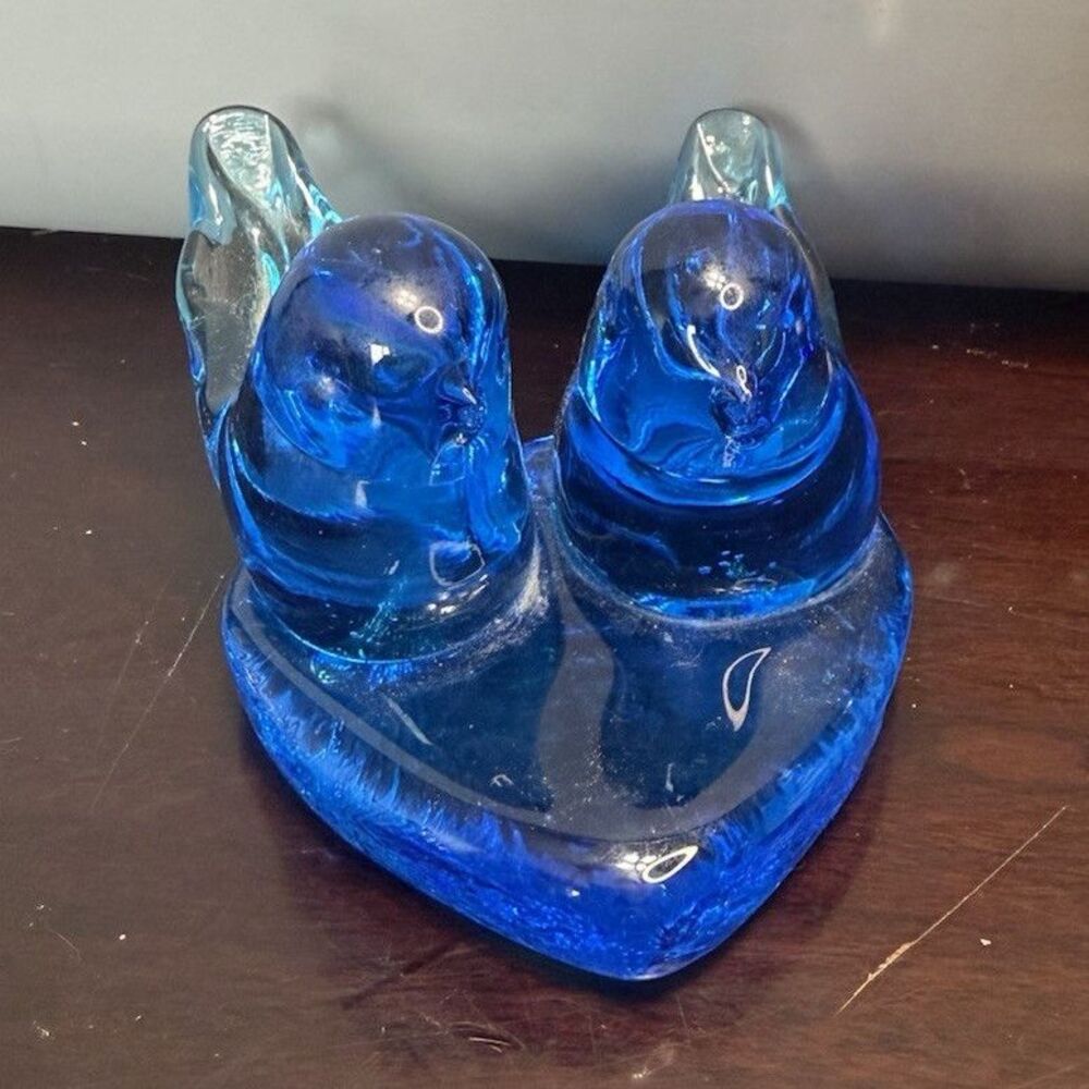 VTG blue art glass "Bluebirds of Happiness" figurine signed by Leo Ward in 1991